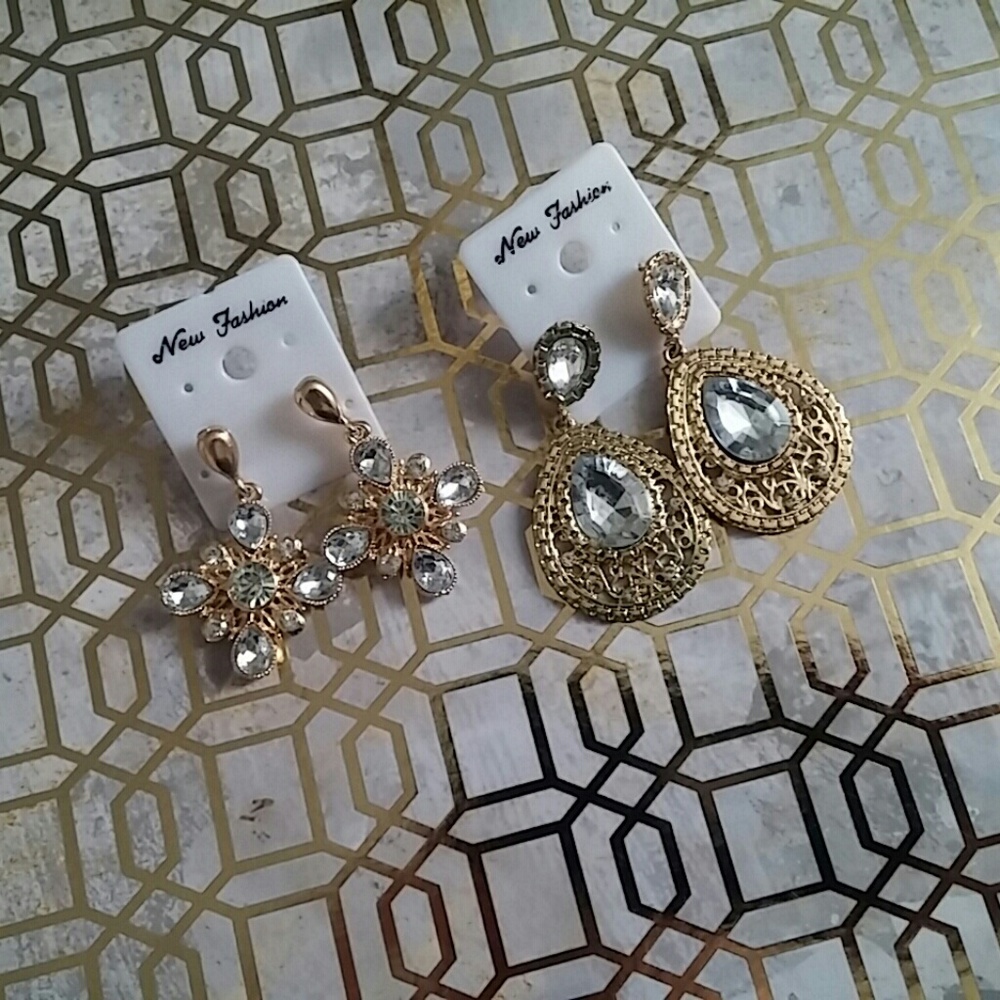 💋 5 for $17 Gold statement earrings